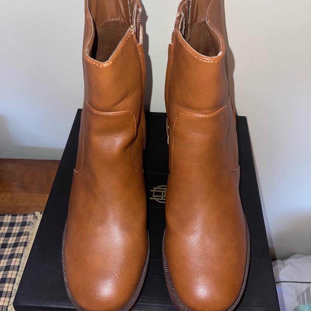 Size 10 like new brown leather boots